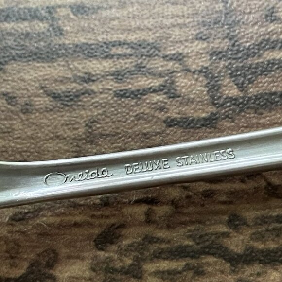 6 Oneida Deluxe Stainless Steel Independence Place Oval Soup Spoon 6 3/4" - Picture 5 of 6